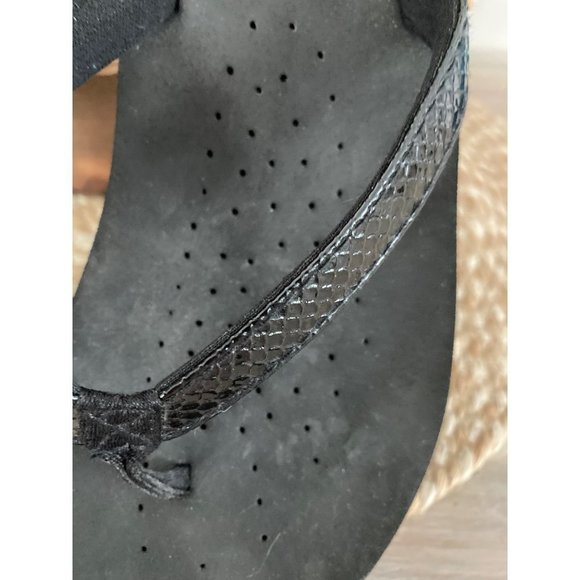 WOMENS black Volatile flip flops - Picture 7 of 10